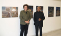 Kunsthistorikerin Dr. Katerina Vatsella mit dem namibischen Künstler John Sampson